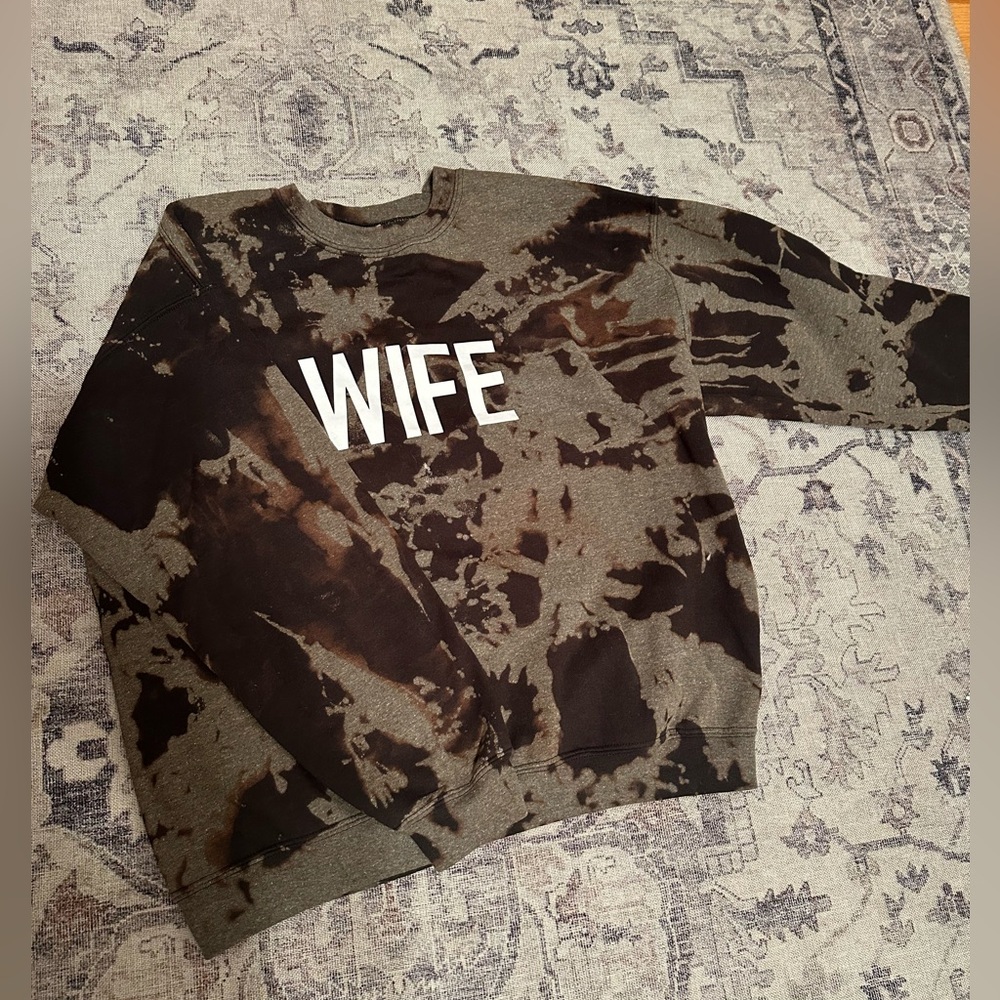 Gildan acid washed sweatshirt. Worn once after my wedding!